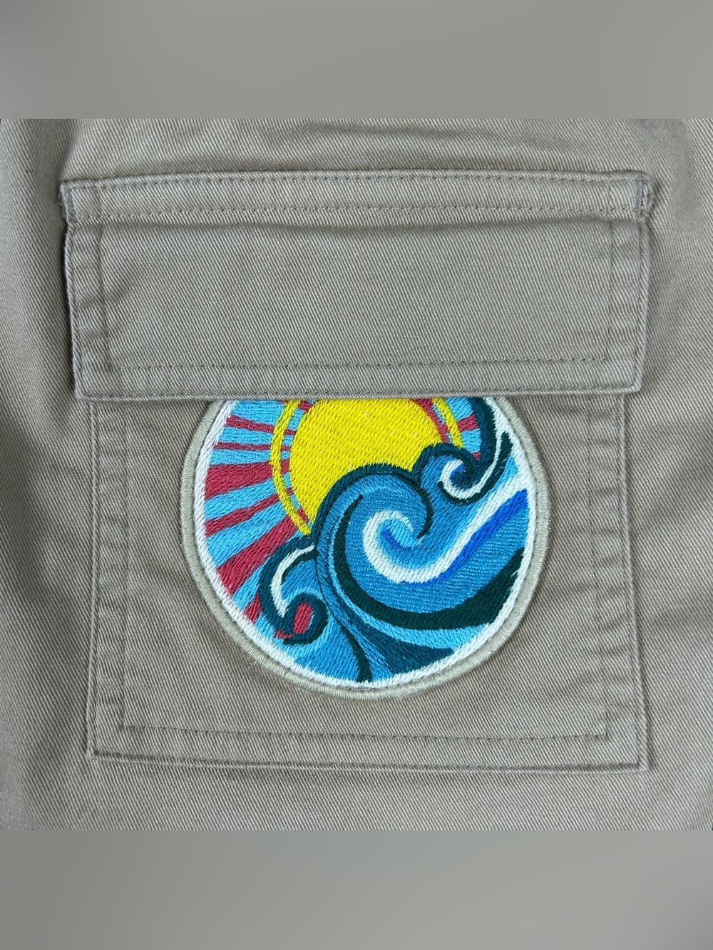 Red Valentino Garavani Embroidered Patch Khaki Shorts Size US 4 Preppy Resort - Picture 9 of 14